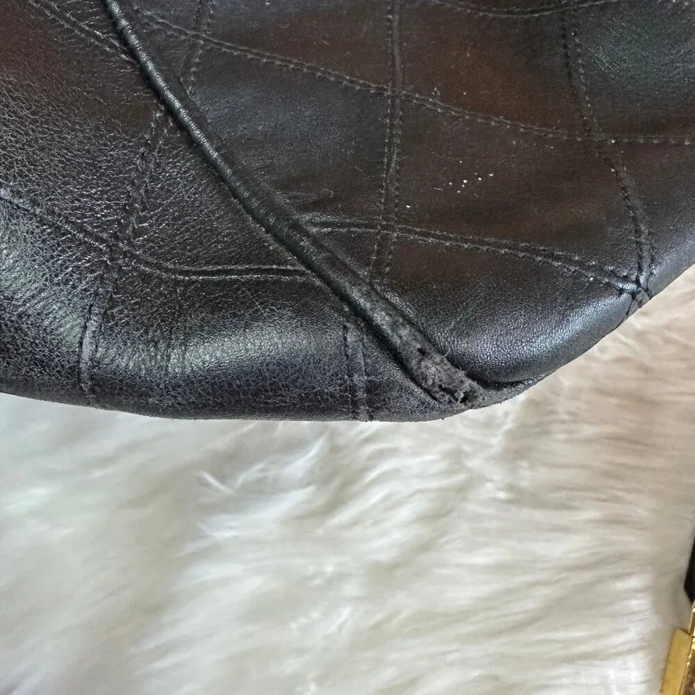 ❌SOLD❌ Authentic Chanel Vintage Diamond Stitch Lambskin Quilted Duffle Bag - Picture 17 of 17